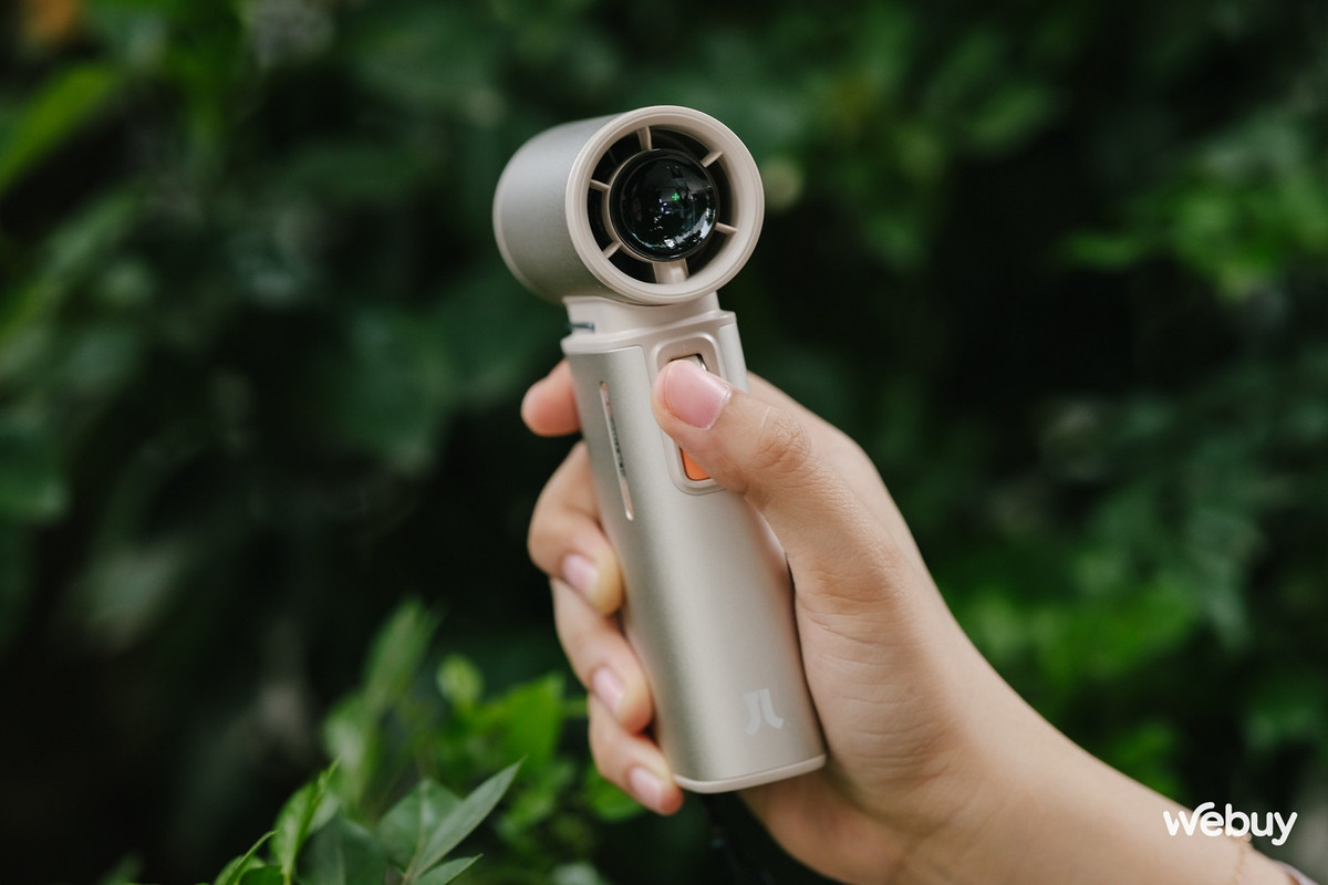 Ngoài làm mát, nó còn có thể thổi bụi laptop hoặc bơm hơi phao bơi, rất hợp cho chuyến đi có trẻ nhỏ.(Ảnh: Webuy)