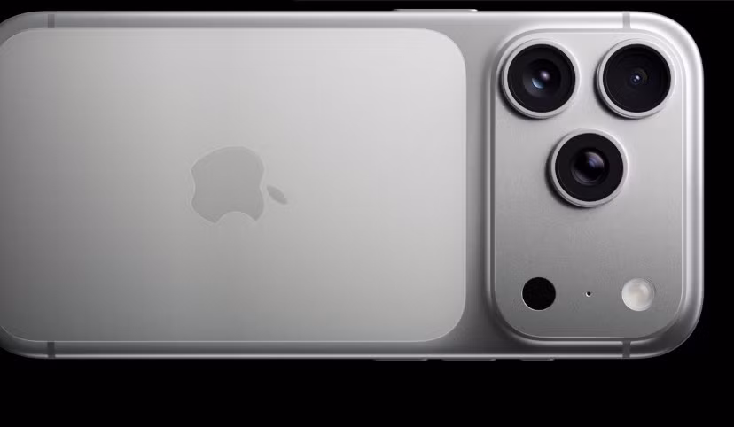 Trong khi đó, titan mạnh về độ bền và chống ăn mòn, phù hợp hàng không vũ trụ nhưng không lý tưởng để tản nhiệt. (Ảnh: Apple)