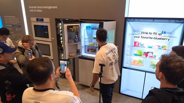 Bên cạnh công nghệ, trải nghiệm tự nhiên và “trí tuệ cảm xúc” được xem là yếu tố sống còn của AI trong gia đình.