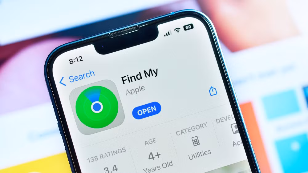 Tính năng Find My cho phép định vị iPhone theo thời gian thực, phát âm thanh để tìm máy và khóa thiết bị từ xa khi cần.
