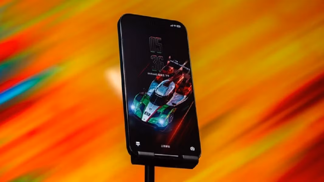 Giá bán tại Trung Quốc là 5.499 tệ (~20,3 triệu đồng), dự kiến đổi tên thành POCO F8 Ultra khi ra mắt quốc tế.