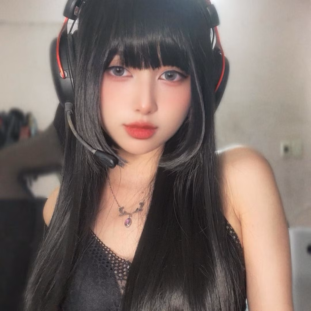 Trước đó, cô từng khiến fan lo lắng khi tiết lộ từng bị liệt chân tạm thời do vấn đề sức khỏe.