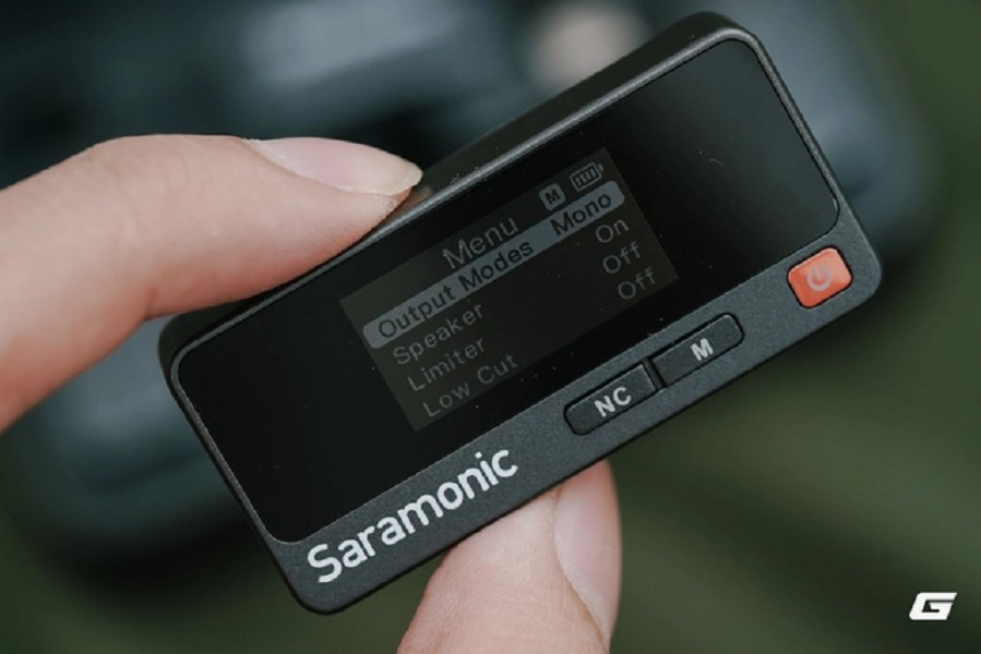 Không cần đầu tư máy ảnh đắt tiền, chỉ một bộ micro không dây như Saramonic Air cũng đủ để nâng tầm video bạn quay bằng điện thoại.(Ảnh: Genk)