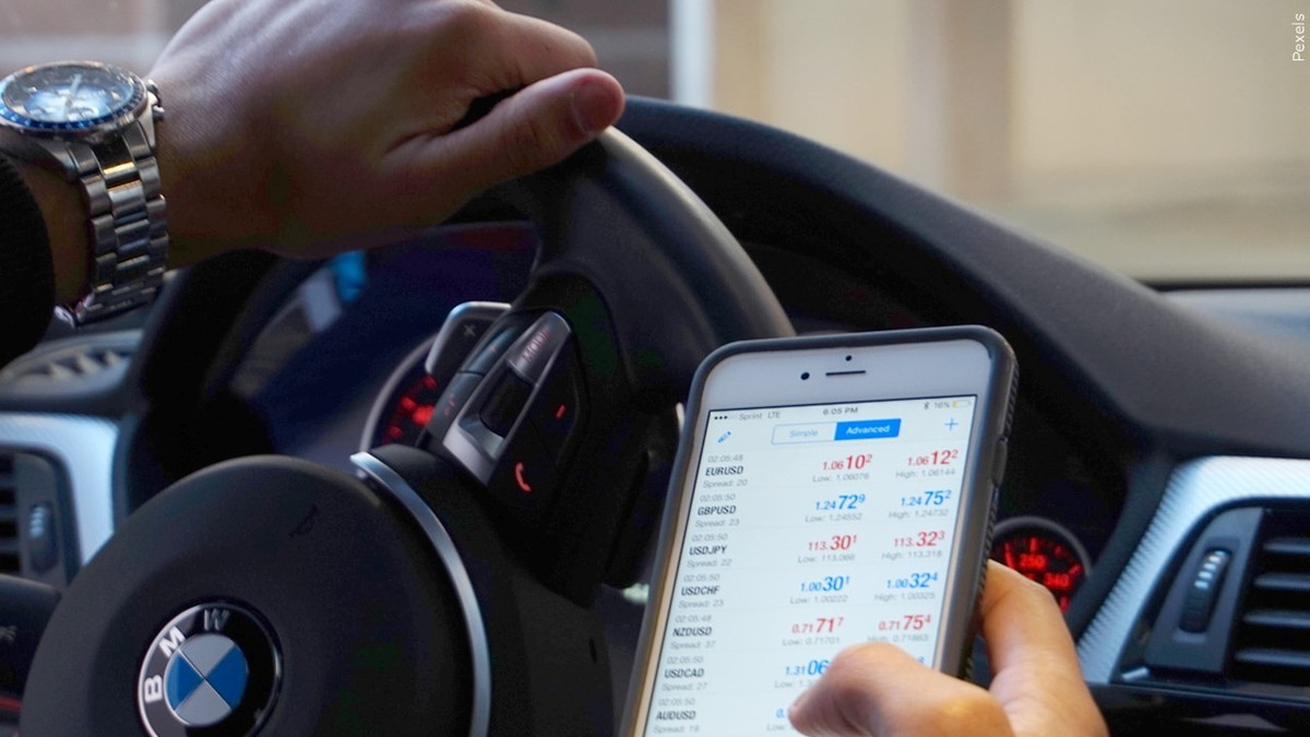 Đáng chú ý, dự luật vẫn để ngỏ “kẽ hở” với các thiết bị gắn cố định, khiến tranh cãi về tính công bằng tiếp tục leo thang.