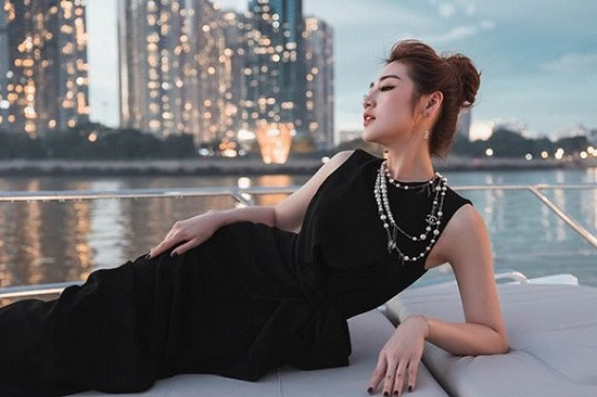 Á hậu Tú Anh thừa nhận đắt show hơn từ khi có con - Hình 3 A hau Tu Anh thua nhan dat show hon tu khi co con-Hinh-3