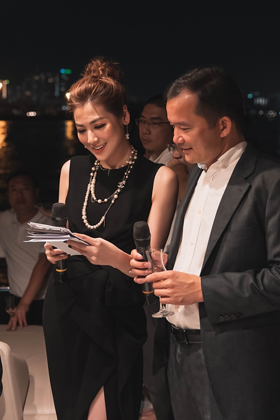 Á hậu Tú Anh thừa nhận đắt show hơn từ khi có con A hau Tu Anh thua nhan dat show hon tu khi co con
