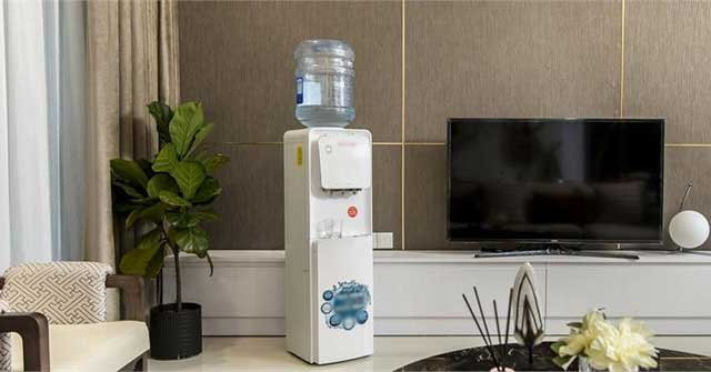 Đặt cây nước nóng lạnh đúng vị trị này, Thần Tài xua tay, gia đình khó giàu Dat cay nuoc nong lanh dung vi tri nay, Than Tai xua tay, gia dinh kho giau