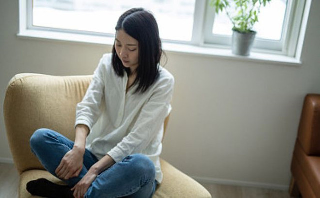 Mượn điện thoại bạn thân nhắn cho chồng, câu trả lời khiến tôi điếng người Muon dien thoai ban than nhan cho chong, cau tra loi khien toi dieng nguoi