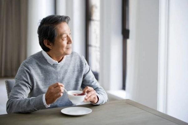 Từng dọa tự tử ngăn bố tái hôn, tôi khóc khi về thăm bố Tung doa tu tu ngan bo tai hon, toi khoc khi ve tham bo