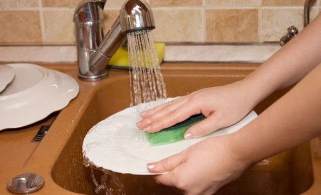 Mẹo rửa bát đĩa ngày Tết vừa nhanh vừa sạch, tiết kiệm thời gian - Hình 5 Meo rua bat dia ngay Tet vua nhanh vua sach, tiet kiem thoi gian-Hinh-5