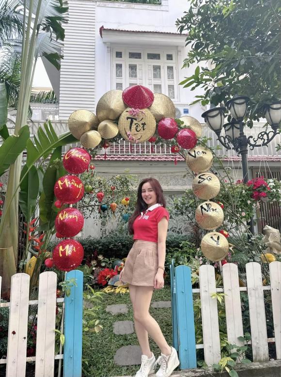 Vy Oanh trang trí biệt thự lộng lẫy đón Tết - Hình 3 Vy Oanh trang tri biet thu long lay don Tet-Hinh-3