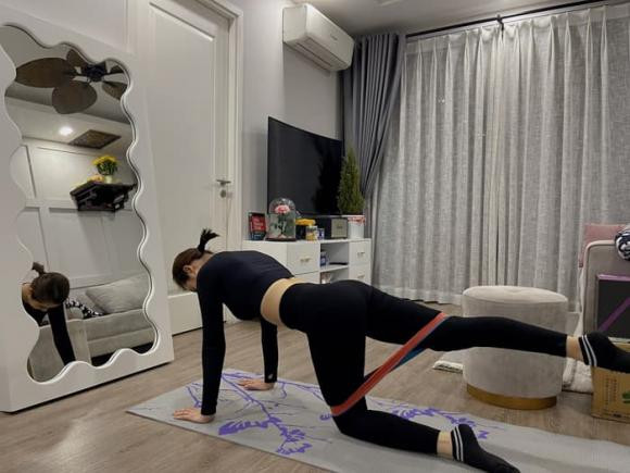 Huyền Lizzie kể chuyện 10 ngày 'chiến đấu trong hoà bình' với COVID-19 - Hình 3 Huyen Lizzie ke chuyen 10 ngay 'chien dau trong hoa binh' voi COVID-19-Hinh-3