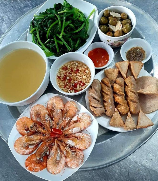 Mâm cơm ngon mắt của cậu bé 13 tuổi khiến dân mạng ngỡ ngàng Mam com ngon mat cua cau be 13 tuoi khien dan mang ngo ngang