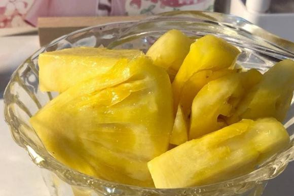Ăn dứa mà ngâm nước muối có đúng không? - Hình 2 An dua ma ngam nuoc muoi co dung khong?-Hinh-2