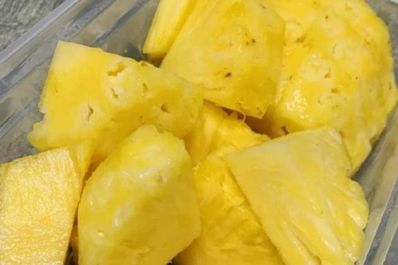 Ăn dứa mà ngâm nước muối có đúng không? - Hình 5 An dua ma ngam nuoc muoi co dung khong?-Hinh-5