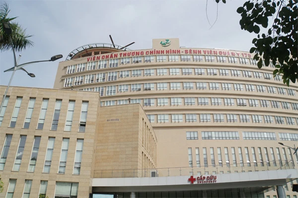 Thần tốc lập Trung tâm điều trị bệnh nhân COVID-19 vừa và nặng trong Quân y viện