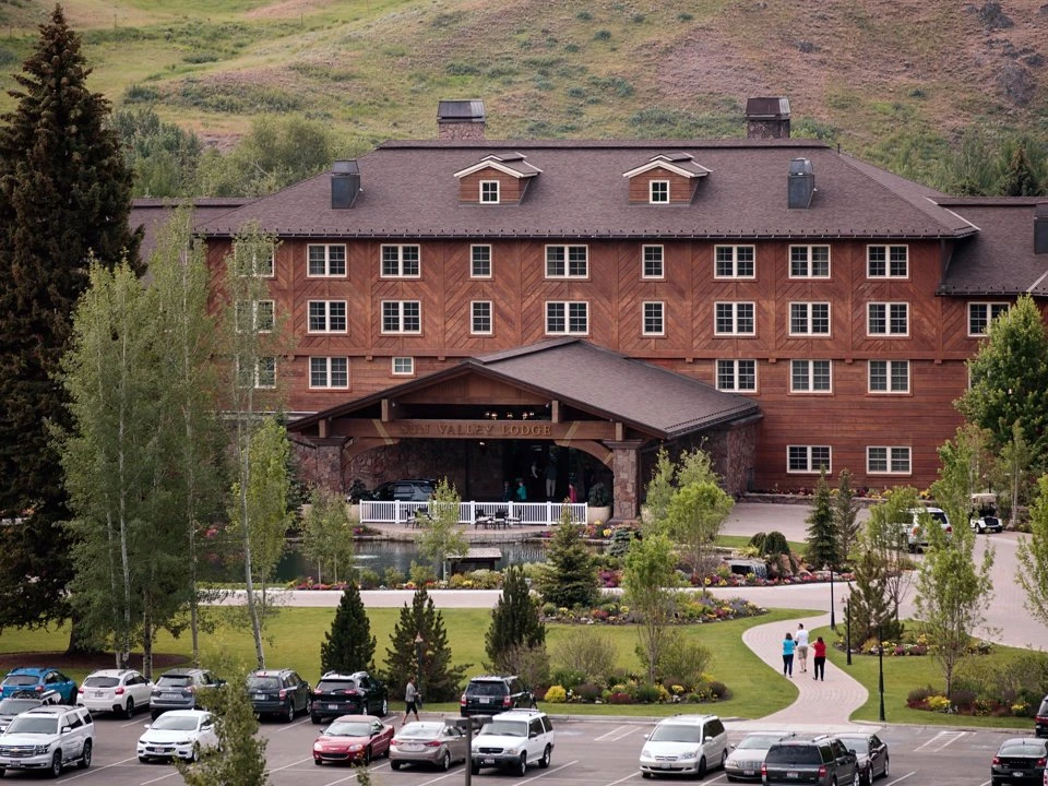 Bí ẩn trong trại hè dành riêng cho tỷ phú siêu giàu khổng lồ thế giới 