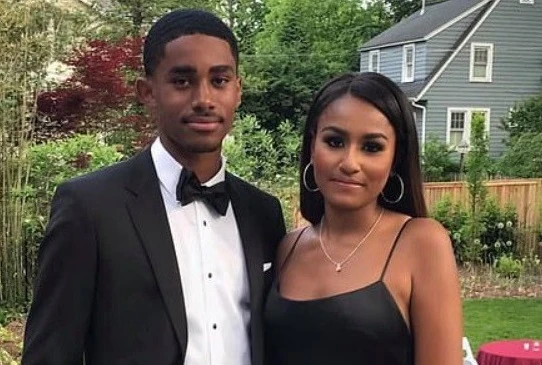 Gia thế ít người biết của 2 chàng trai yêu con gái cưng ông Obama