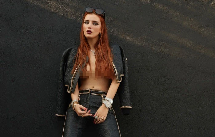 Bella Thorne diện mốt khoe ngực "nóng mắt" trên tạp chí
