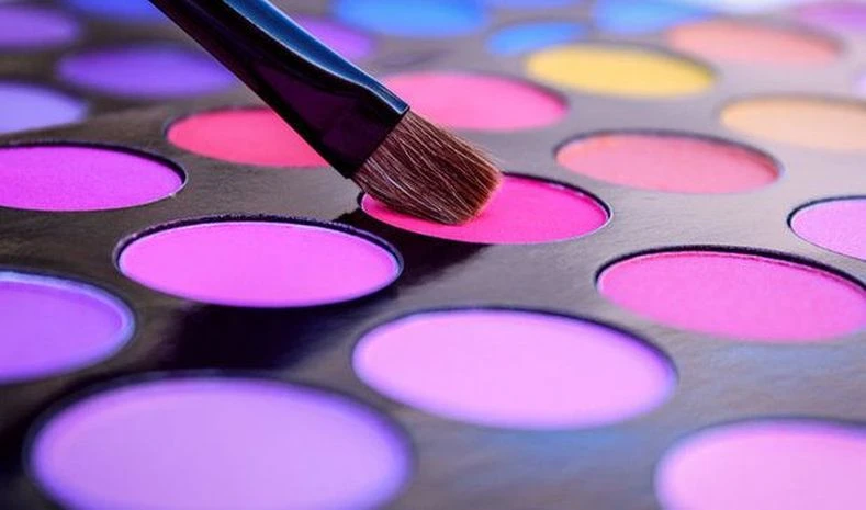 Tự tin xuống phố chơi Noel với những kiểu make up nổi bật này