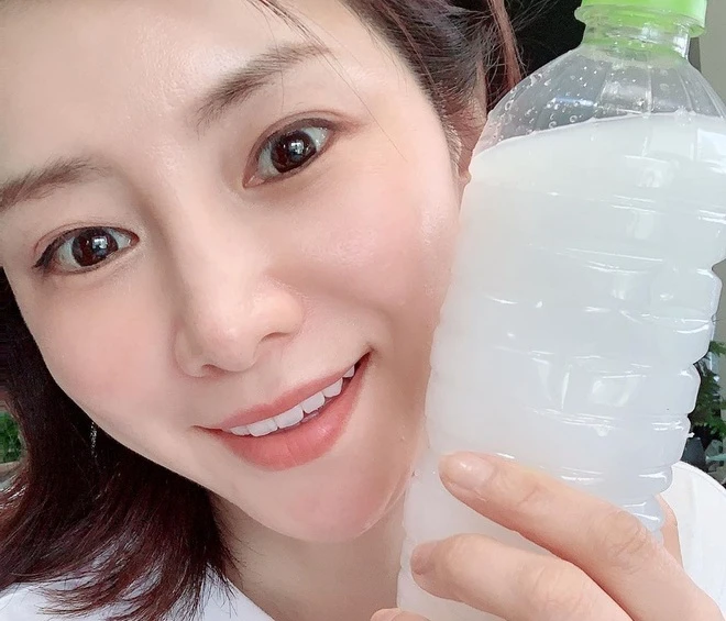 Người mẫu Nhật 52 tuổi trẻ như thiếu nữ nhờ dùng nước vo gạo