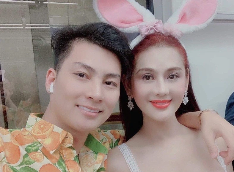 Lâm Khánh Chi khoe chồng trẻ chuẩn “soái ca” khiến fan ngưỡng mộ