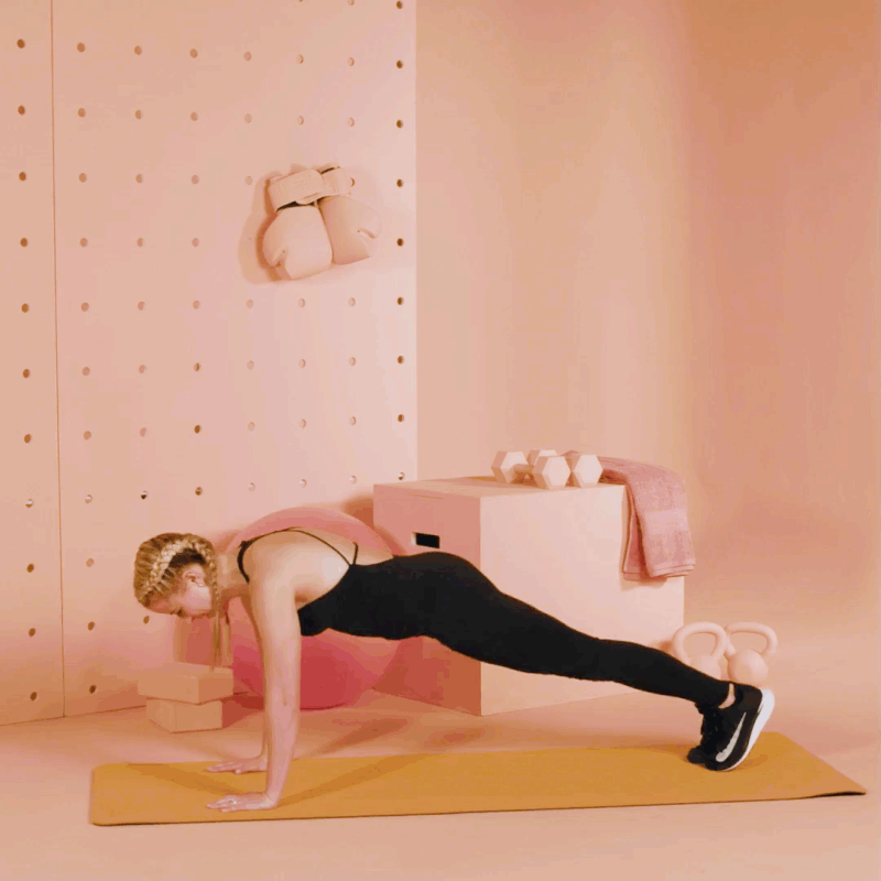 Cung giam can, Khanh Thi body cang det, Le Quyen 