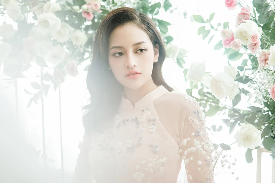 Mỹ nhân “cảnh nóng” Thùy Anh bất ngờ ngoan hiền đón Tết