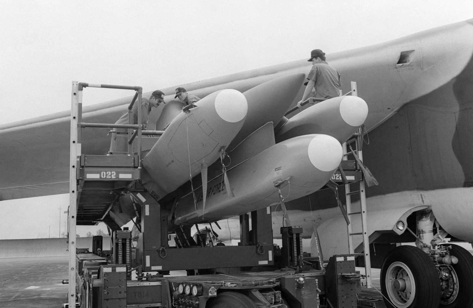 Tên lửa mang đầu đạn hạt nhân mới trên máy bay B-52 mạnh cỡ nào?