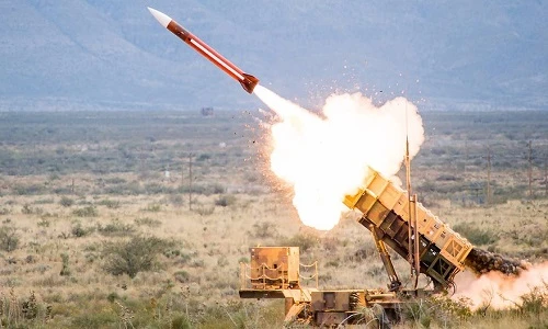 Mua vũ khí Mỹ "lợi đơn lợi kép", mua vũ khí Nga "khổ trăm bề"?