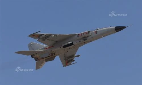 Cận cảnh tiêm kích-bom JH-7 của Trung Quốc bắn rocket