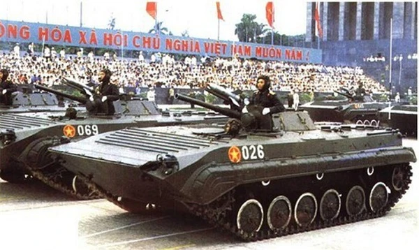 Lần cuối xe tăng và tên lửa Việt Nam được kéo qua Quảng trường Ba Đình