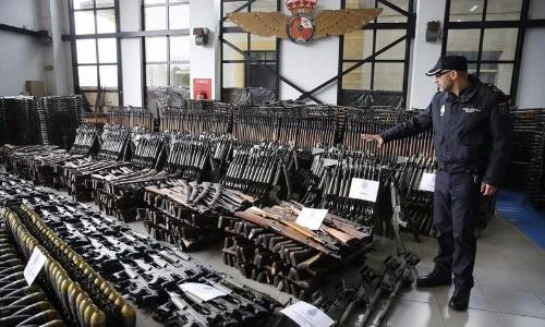 Rùng mình kho súng buôn lậu Tây Ban Nha vừa tóm được