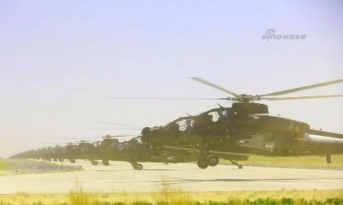 Căng thẳng cảnh hàng chục trực thăng WZ-10 Trung Quốc cất cánh