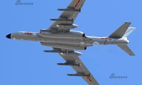 Oanh tạc cơ H-6K Trung Quốc lần đầu mang 6 tên lửa