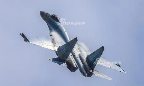 Su-35 Trung Quốc lần đầu bay thử với "hàng nóng"
