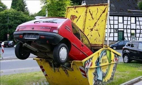 Những pha tai nạn kỳ quặc không thể tin nổi