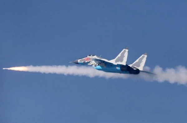 Không quân Triều Tiên đem MiG-29 và Su-25 "xịn" nhất nước ra phô diễn sức mạnh