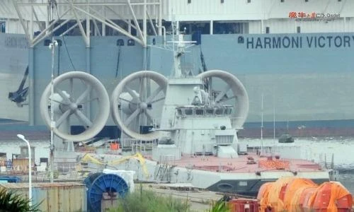 Trung Quốc "đắp chiếu" tàu đổ bộ đệm khí lớn nhất thế giới