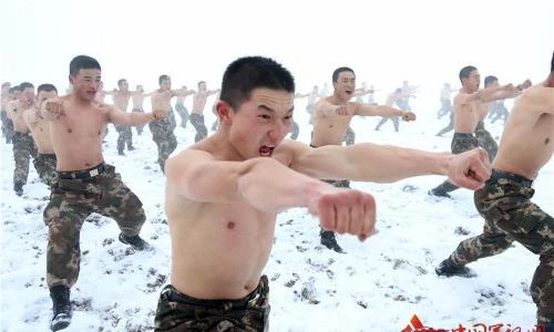 Theo dõi lính Trung Quốc tác chiến trong mùa đông băng giá