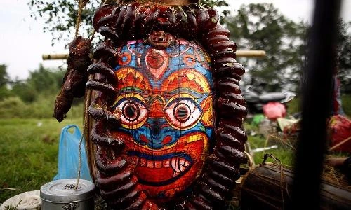 Tận mục lễ hiến tế "cổ - dị- độc" của người Hindu 