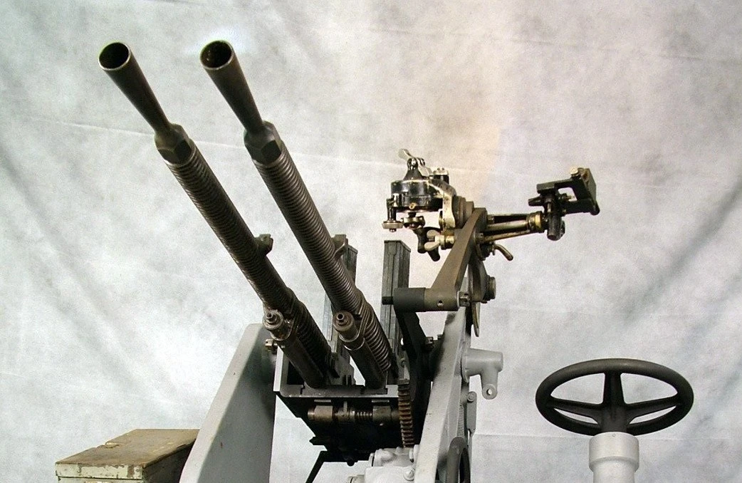 Kỳ lạ khẩu súng máy Pháp được phe phát xít tin dùng