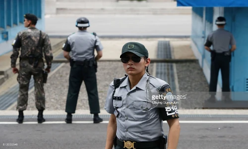 Giải mã dáng đứng, quân phục của lính Hàn Quốc ở Bàn Môn Điếm