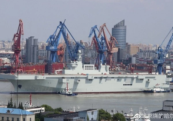 Kinh ngạc: Tàu đổ bộ trực thăng thứ hai của Trung Quốc sắp hoàn thiện