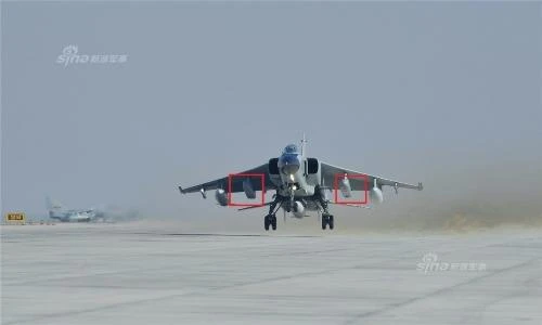 Cường kích JH-7 Trung Quốc "khoe khóe" pod gây nhiễu điện tử