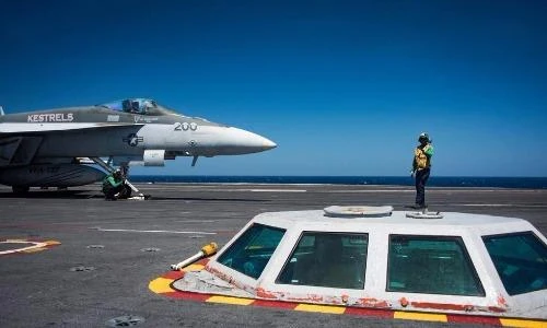 Tận mắt chứng kiến F/A-18 quần thảo liên tục trên Biển đông