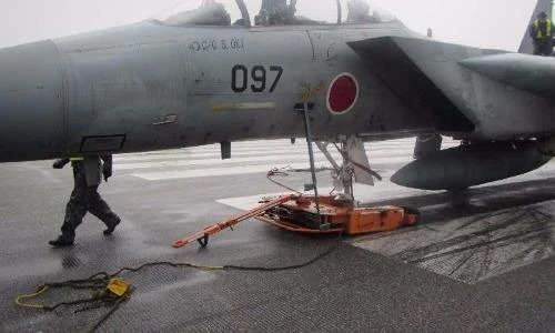 Hy hữu: Máy bay F-15 Nhật Bản rơi...bánh khi cất cánh