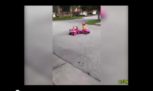 Video: Những pha tai nạn hài không tưởng với ô tô đồ chơi