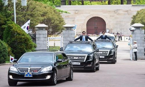 Cận vệ Hàn Quốc: Bảo vệ nguyên thủ bằng xe đạp