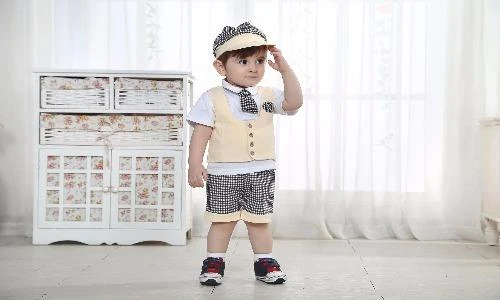 Cách mặc đẹp cho bé trai trong ngày sinh nhật 